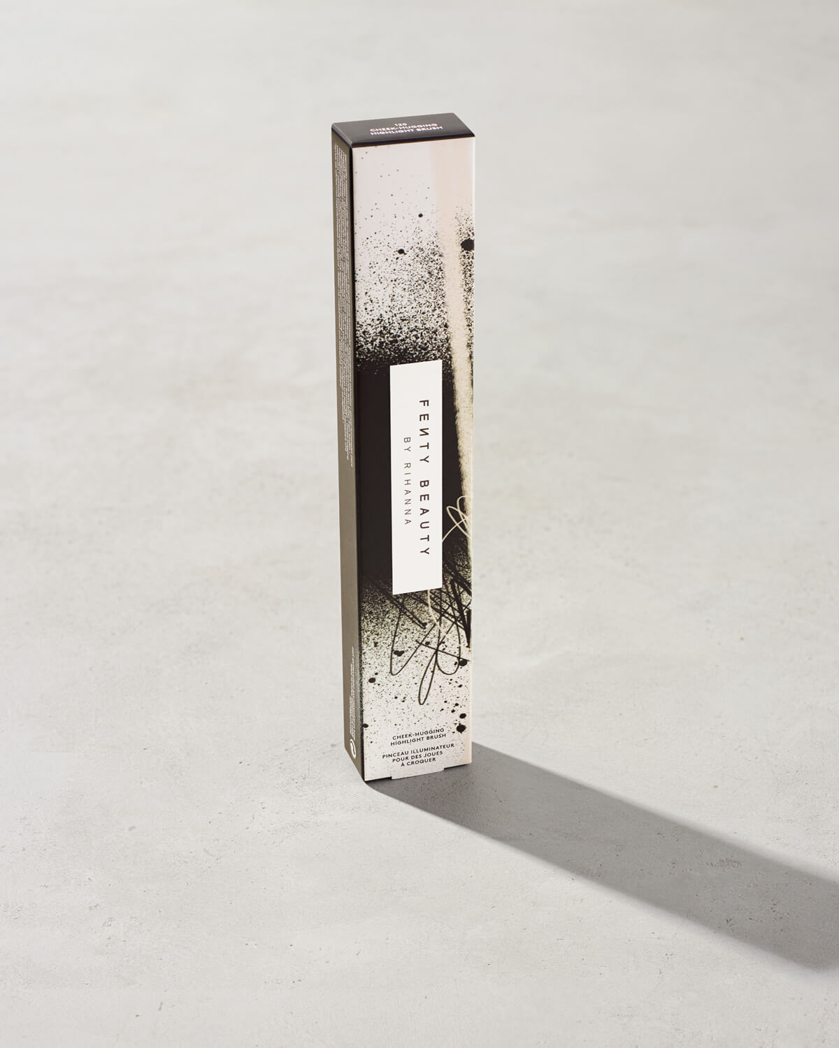 Cheek-Hugging Highlight Brush 120